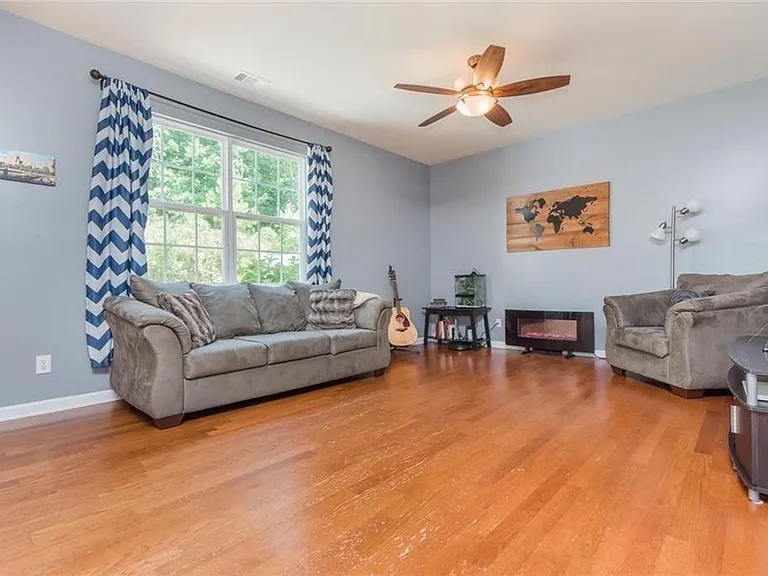 519 Windstone Trl — Photo 7