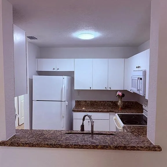 2941 Riverside Dr #303 — Photo 6