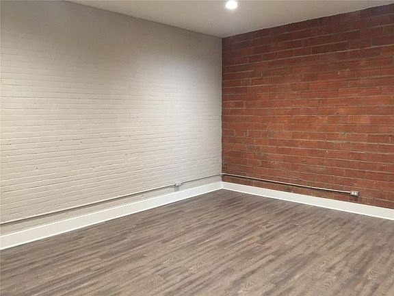 5th image of 306 Iris St