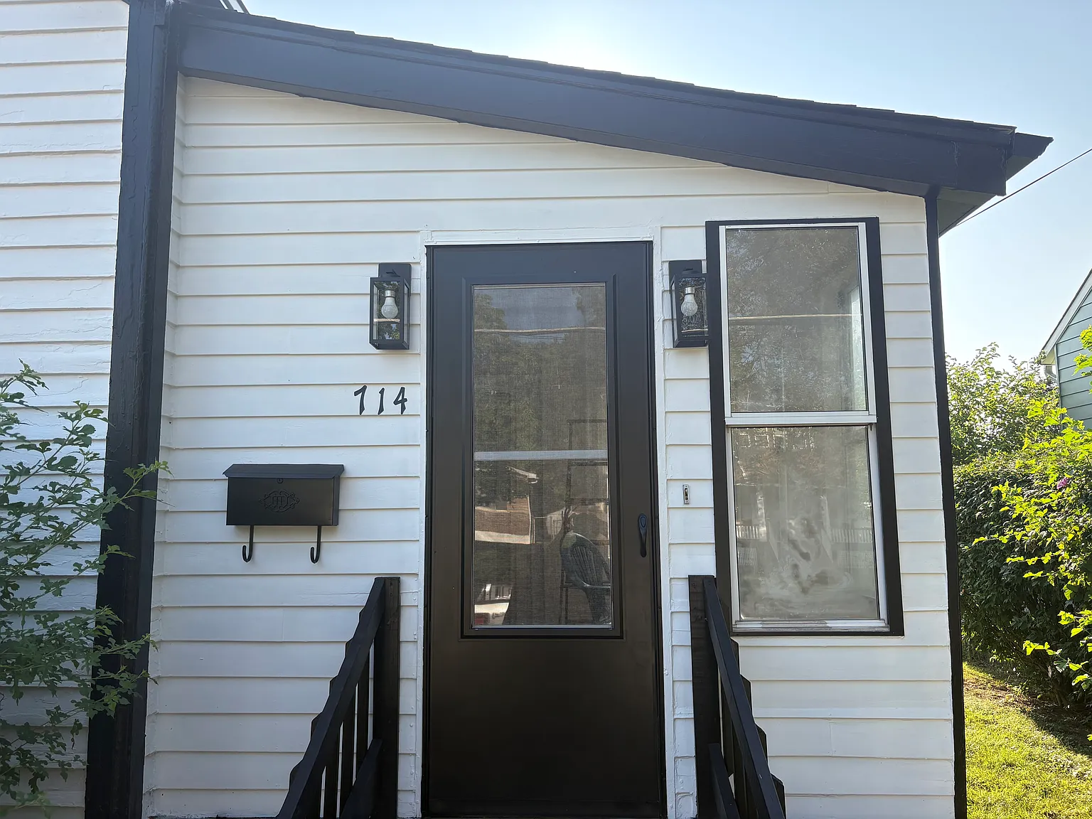 3 bed, 1.5 bath, 1258 sqft, $2,400 — Photo 1