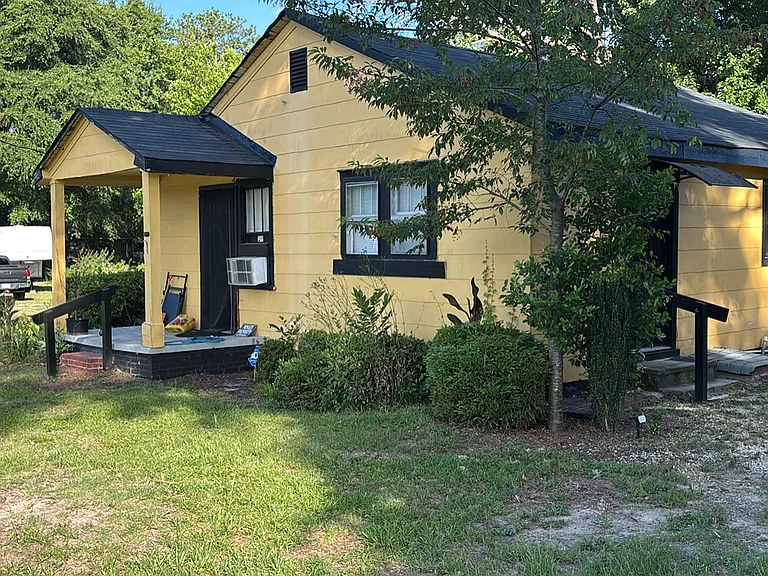 702 Poplar St — Photo 1