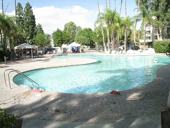 3rd image of 5545 Canoga Ave APT 201