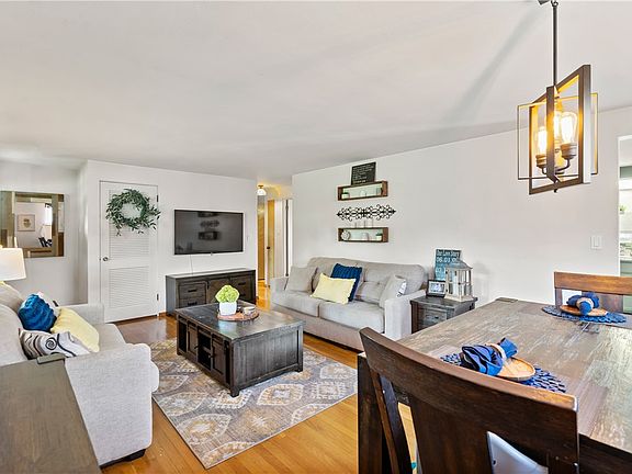 4th image of 246 Monica Dr