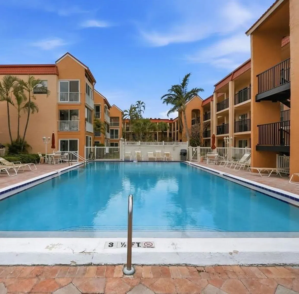 2 bed, 890 sqft, $2,500 — Photo 2
