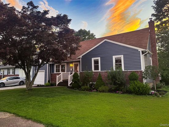 644 N Briarwood Avenue, West Islip, NY 11795