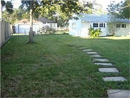 3rd image of 816 17th Ave N