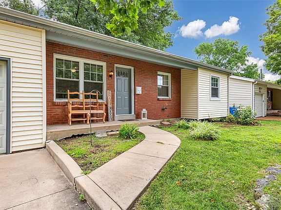 3rd image of 1055 Thompson Dr