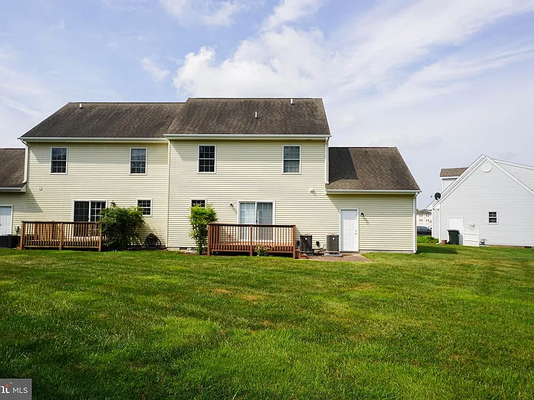 1331 Aspen Dr — Photo 7
