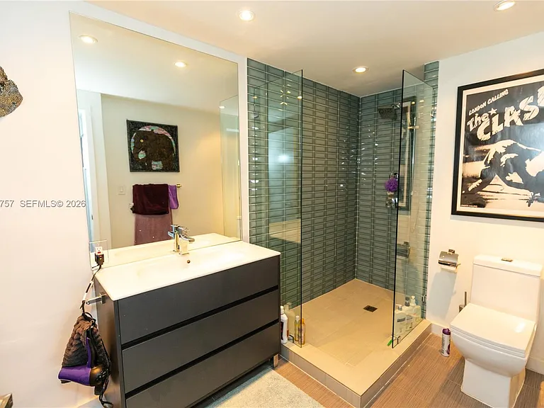 600 NE 36th St #3 — Photo 11
