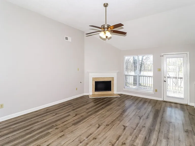 6175 Lake Front Dr — Photo 6