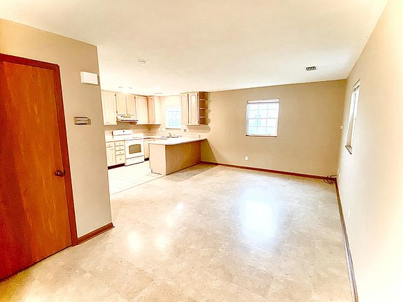 5th image of 421 Forest Ave APT A