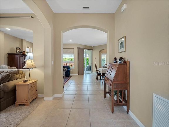 5th image of 221 Drummond Ln