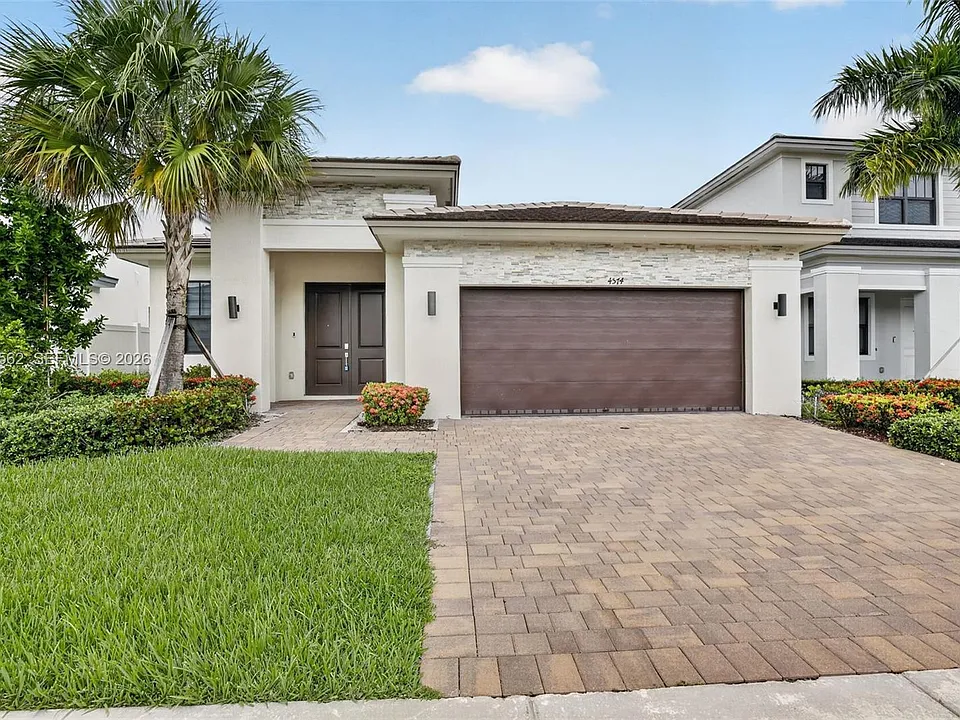 4574 SW 173rd Ave