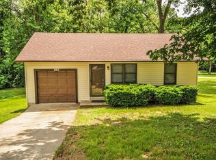 1082 Utz Ln, Hazelwood, MO 63042