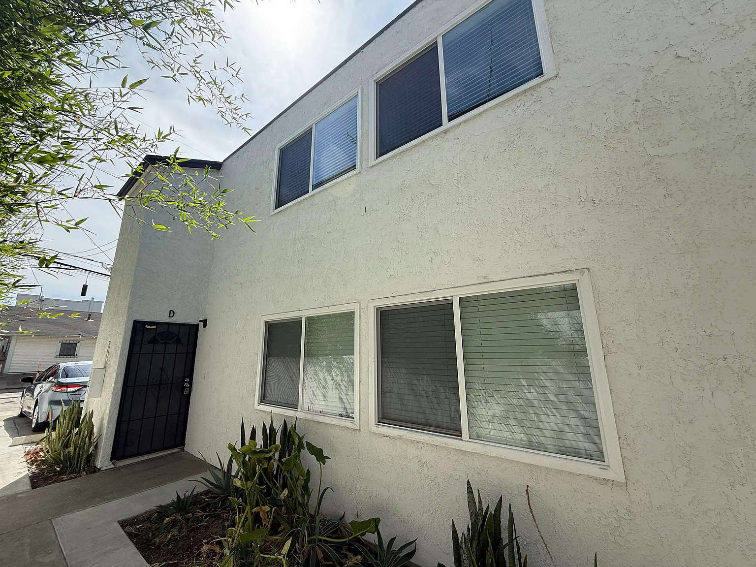 3 bed, 1200 sqft, $3,300 — Photo 1