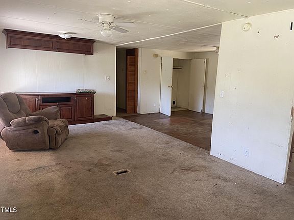 3rd image of 210 Hickory Ave