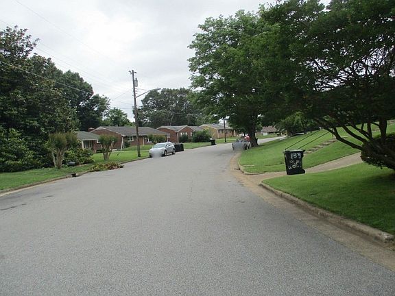 5th image of 140 Burwood Pl