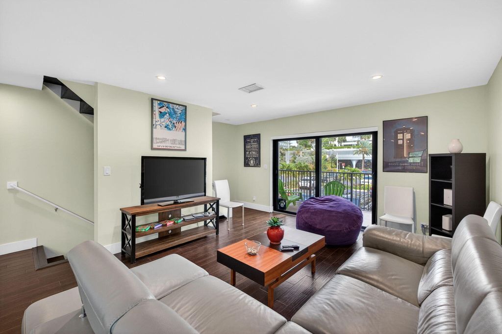 3250 NE 12th Street NE #6, photo 8