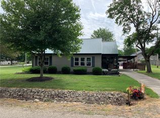 215 N New York St, Chrisman, IL 61924