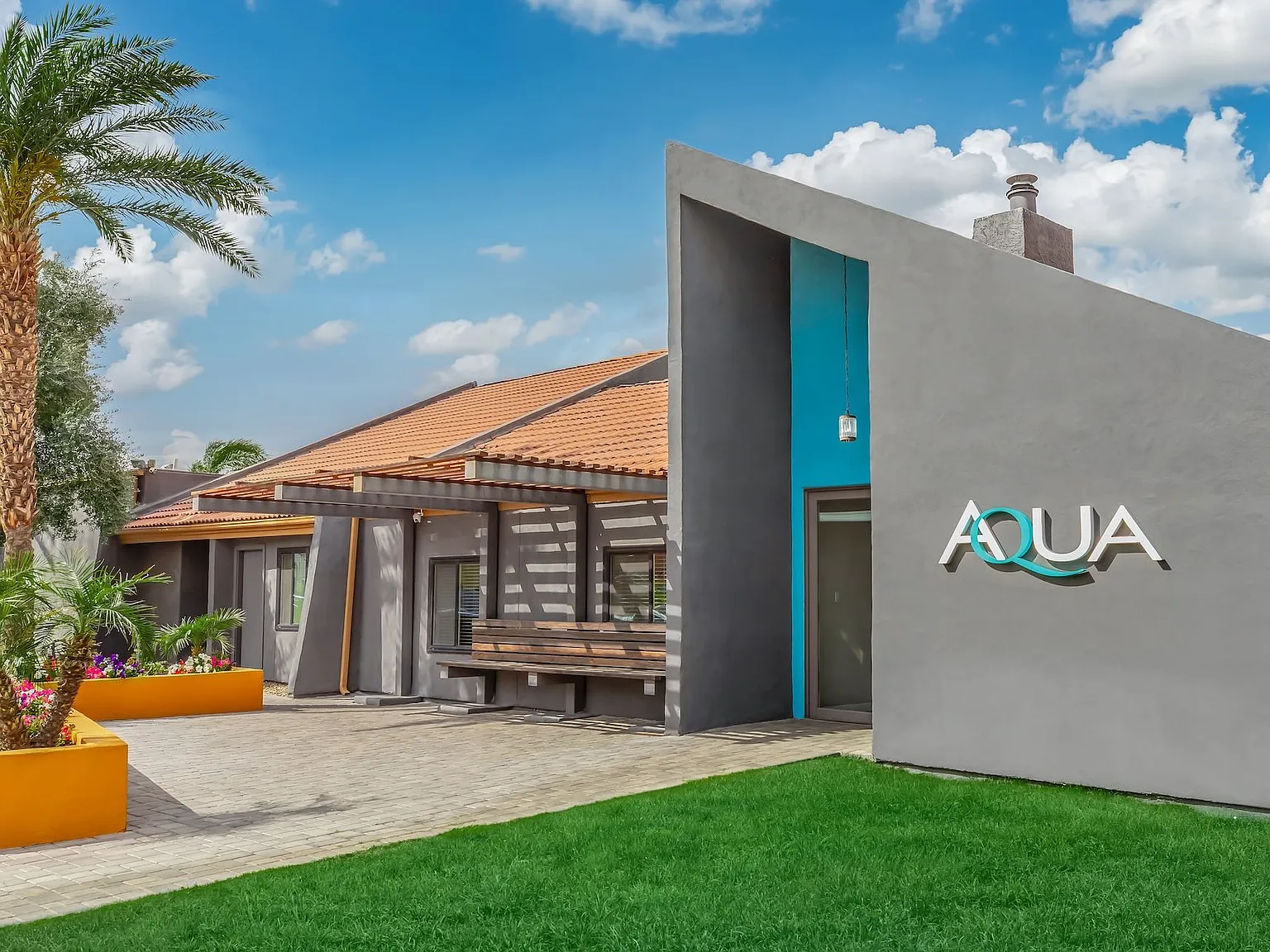 Aqua Apartments — Photo 1