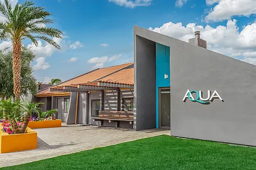 Aqua Apartments Photo 1