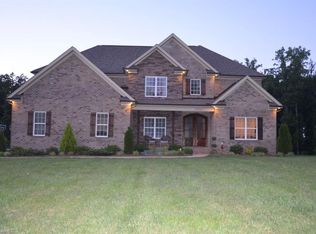 8932 Grove Park Dr, Oak Ridge, NC 27310