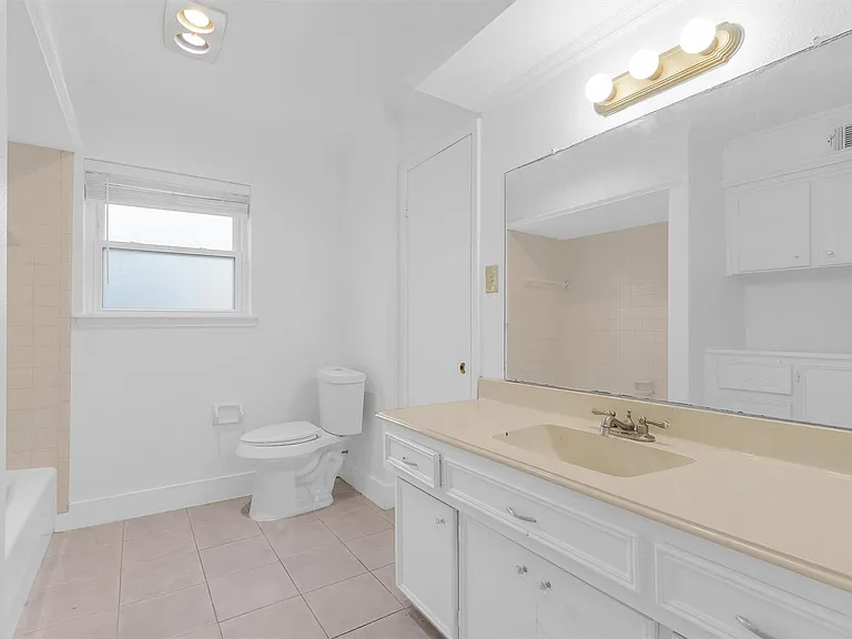 1122 Rhine Ln — Photo 19