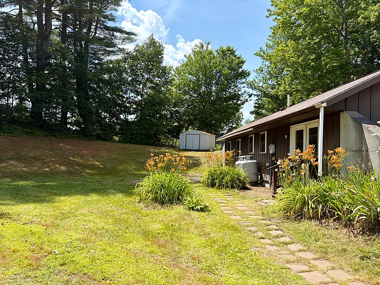 3 Irene St — Photo 2