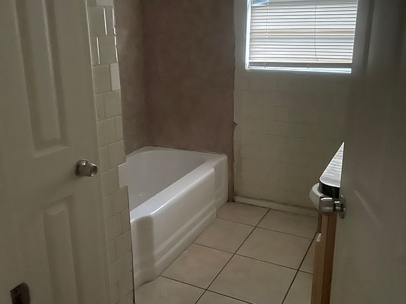 5th image of 2345 Tanglewood St #I