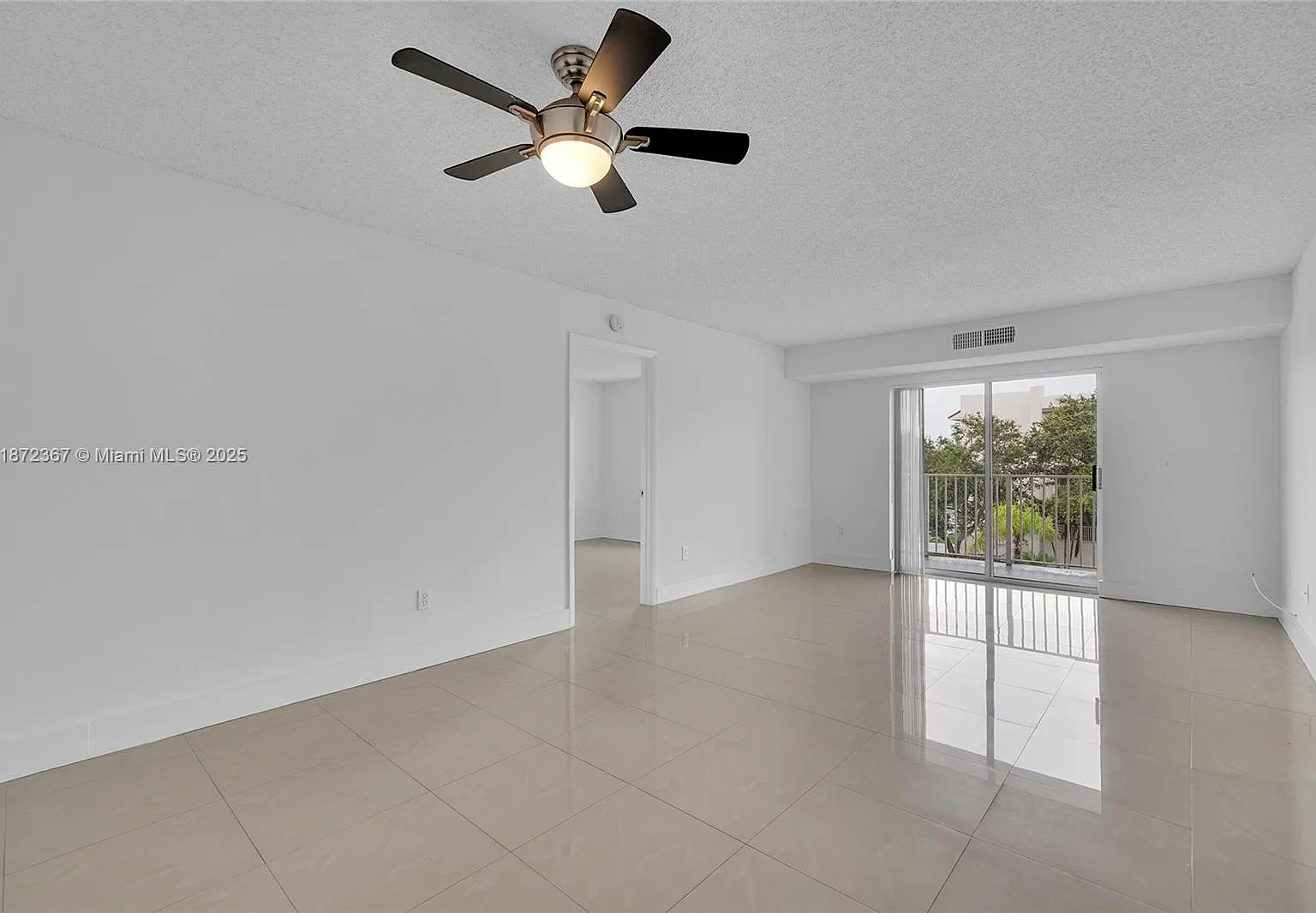 Saga Bay Gardens Condo — Photo 3