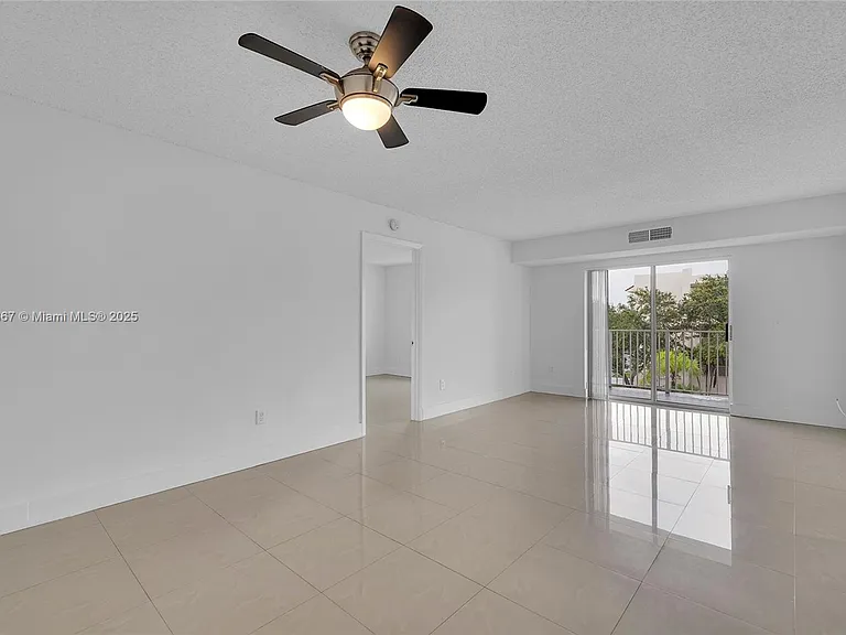 8260 SW 210th St #201 — Photo 3