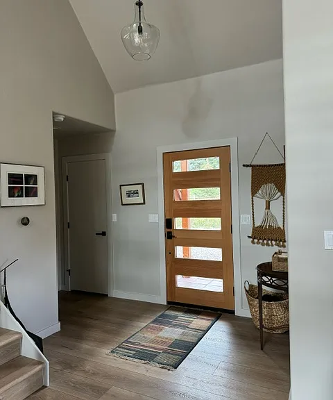 Alexander Ave — Photo 2