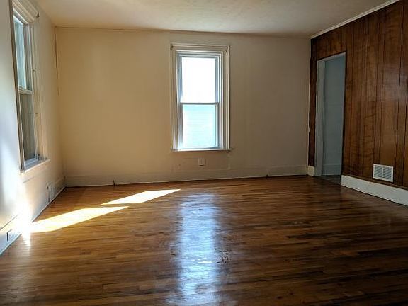 3rd image of 10 Park St