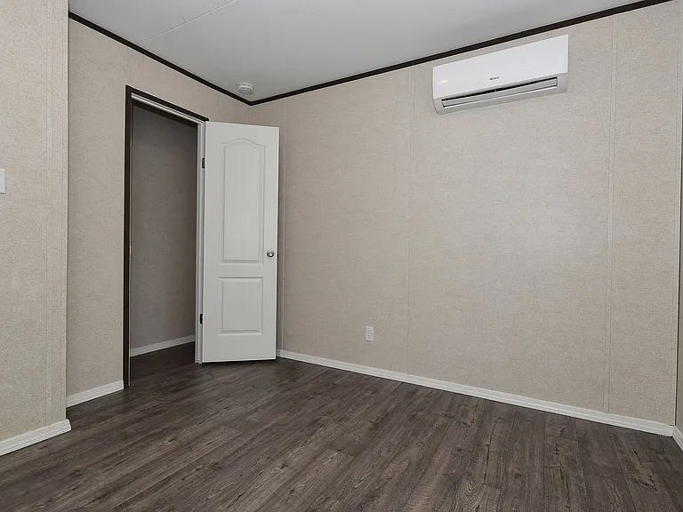 550 Quail Run Cir — Photo 6