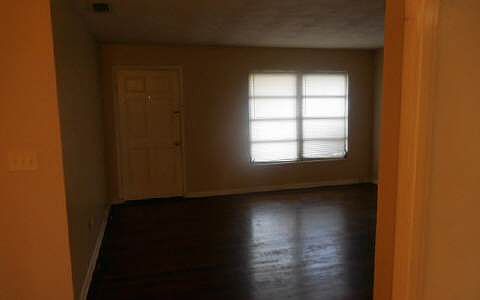 3rd image of 465 SW McFarlane Ave