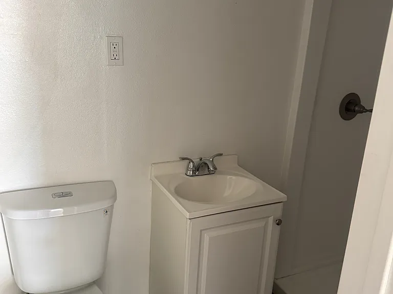 110 N Willow St #B — Photo 3