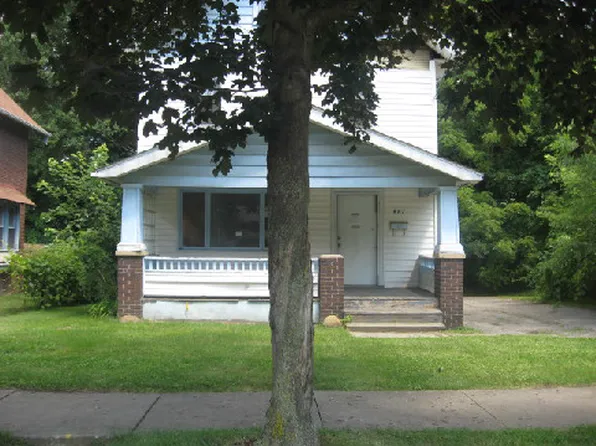 887 Work Dr, Akron, OH 44320