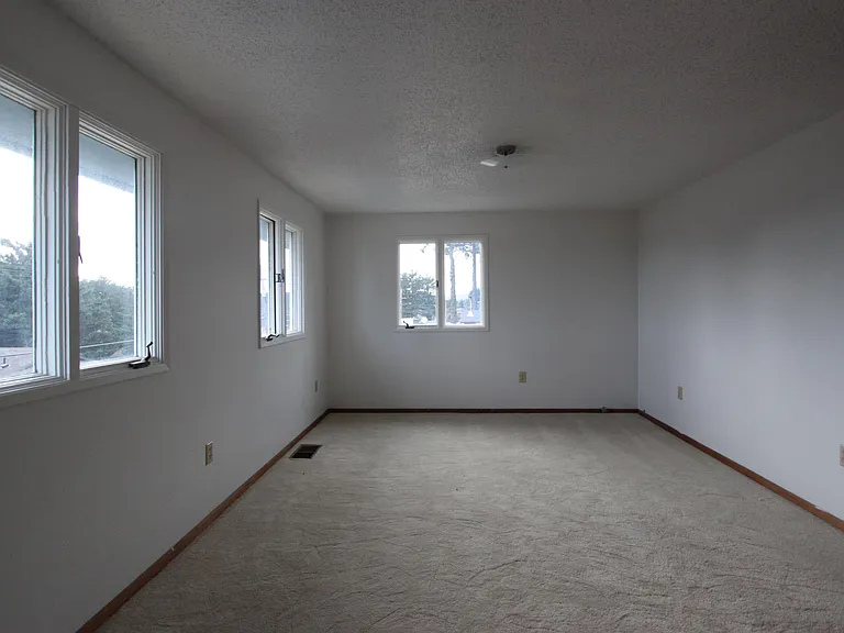 1323 Mission Rd — Photo 12