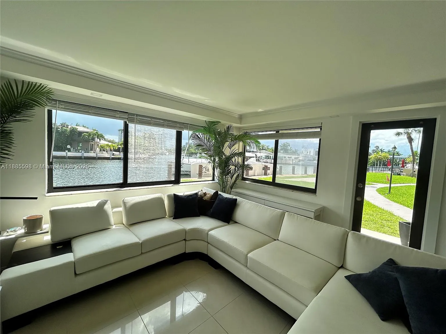 2 bed, 1400 sqft, $2,950 — Photo 2