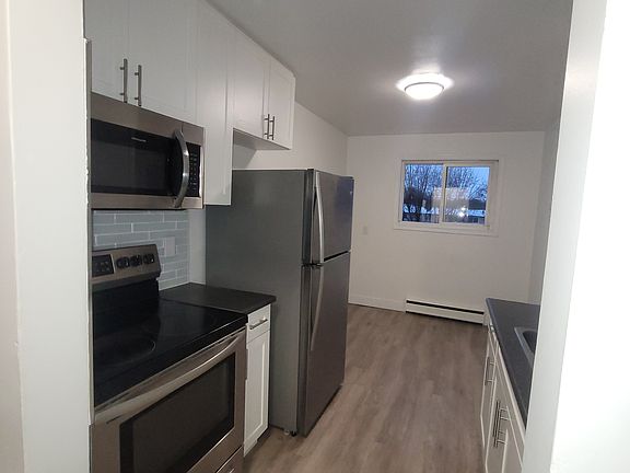 2nd image of 70 Albert St #23