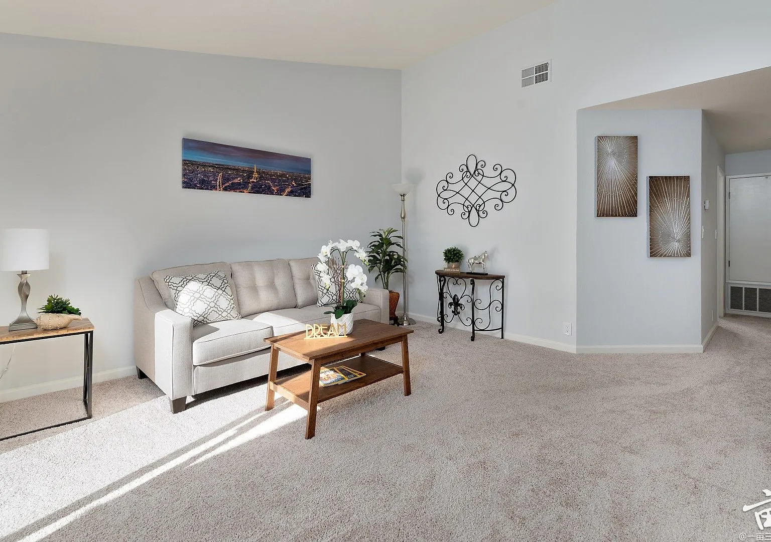 2 bed, 897 sqft, $3,400 — Photo 1