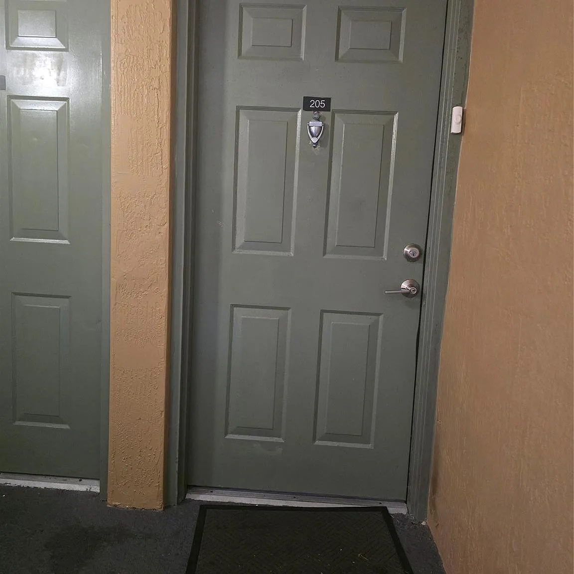 3 bed, 2.0 bath, 1137 sqft, $2,600 — Photo 1