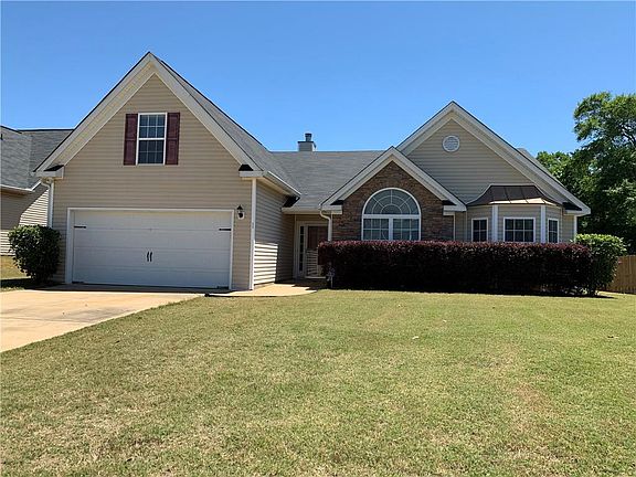3rd image of 11 Oakwood Dr