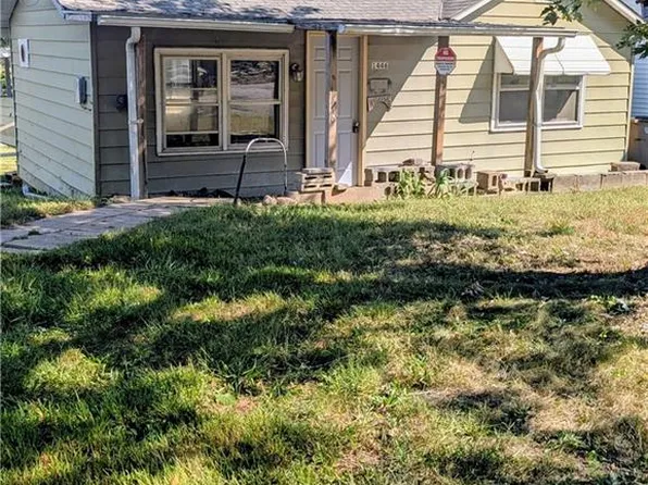 1446 S 7th St, Atchison, KS 66002