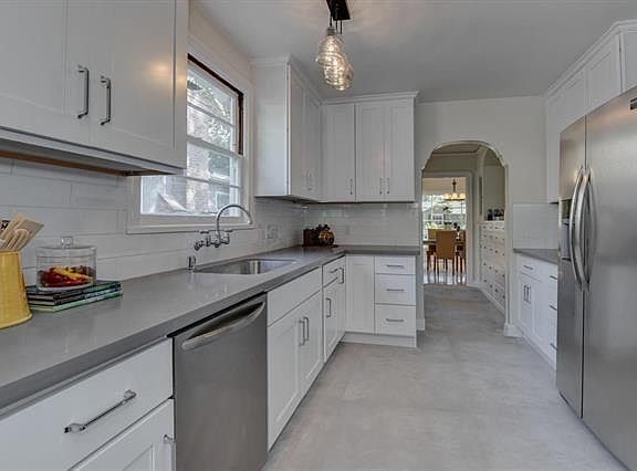 3rd image of 1681 Hanchett Ave
