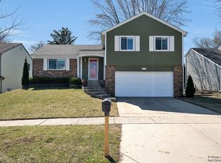 205 Augusta Dr, Vernon Hills, IL
