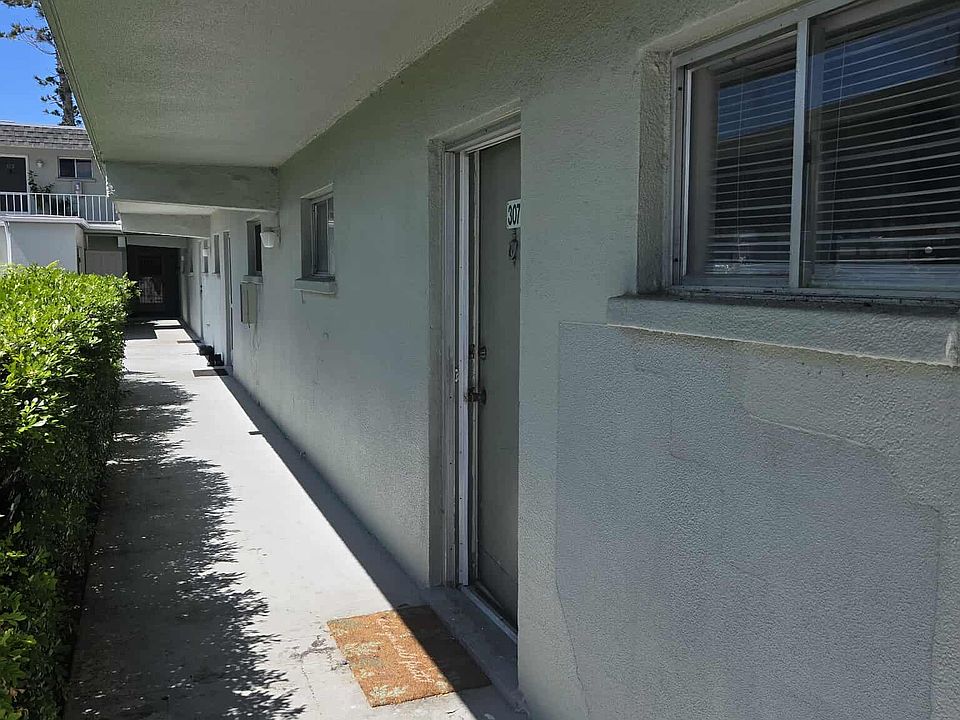 1st image of 3463 Bee Ridge Rd APT 307