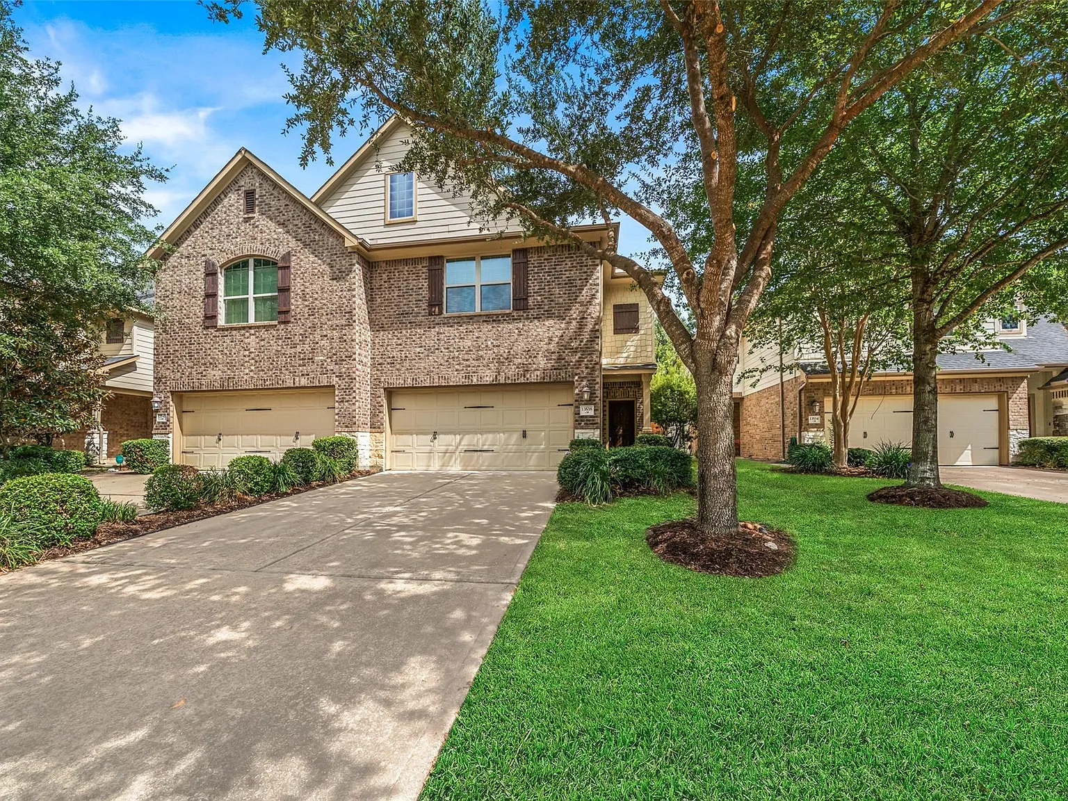 3 bed, 2.5 bath, 1706 sqft, $2,350 — Photo 2