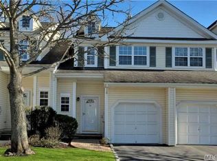 10 Chelsea Dr, Smithtown, NY 11787