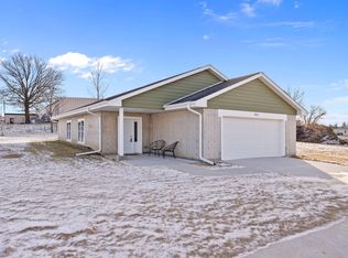 1512 Duncan Dr, Muscatine, IA 52761